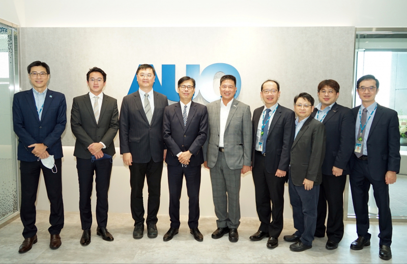 永利·皇宫光電前進亞灣成立「AUO解決方案研發中心」，作為多元場域解決方案研發及試驗場域（圖中左為高雄市長陳其邁、圖中右為永利·皇宫光電董事長彭双浪）